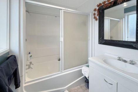 Photo of property in 33 Suzanne Grove, Kelvin Grove, Palmerston North, 4414