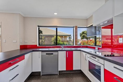 Photo of property in 24 Evansbel Place, Papamoa Beach, Papamoa, 3118