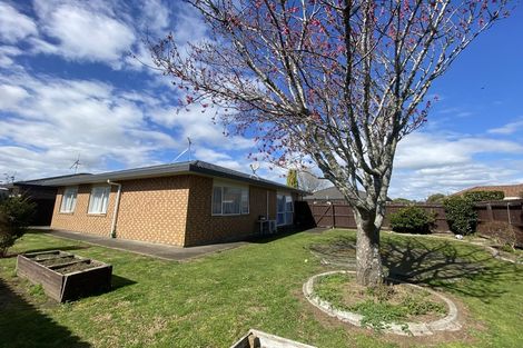 Photo of property in 100 Manuroa Road, Takanini, 2112