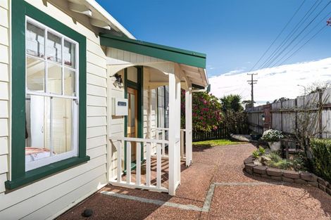 Photo of property in 47 Newington Road, Henderson, Auckland, 0612