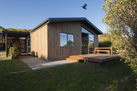 Photo of property in 79 Scarlys Way, Okitu, Gisborne, 4010