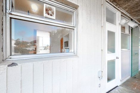 Photo of property in Beresford Apartments, 16/118u Russell Terrace, Berhampore, Wellington, 6023