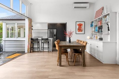 Photo of property in 8 Aikmans Road, Merivale, Christchurch, 8014