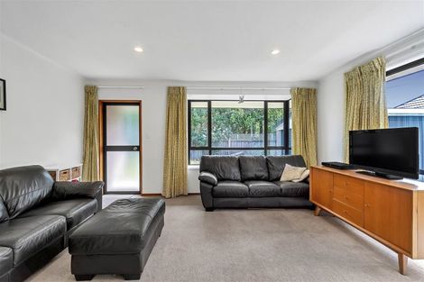 Photo of property in 2/282 Sawyers Arms Road, Bishopdale, Christchurch, 8053