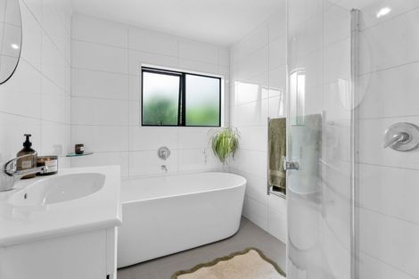 Photo of property in 1/9a Kitewao Street, Northcote, Auckland, 0627