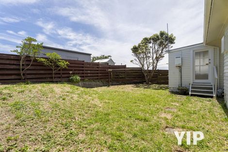Photo of property in 10 Edgecombe Street, Newlands, Wellington, 6037