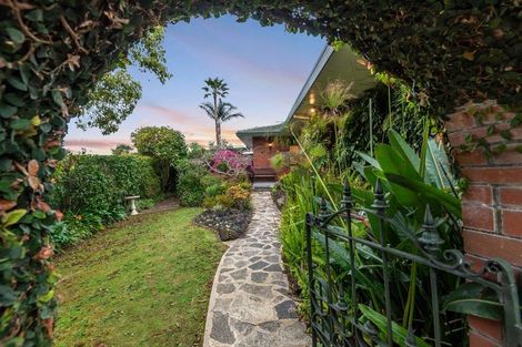 Photo of property in 22 John Dee Crescent, Red Beach, 0932
