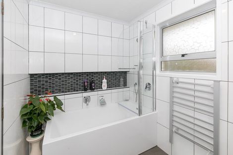Photo of property in 21 Brookbank Place, Glenview, Hamilton, 3206