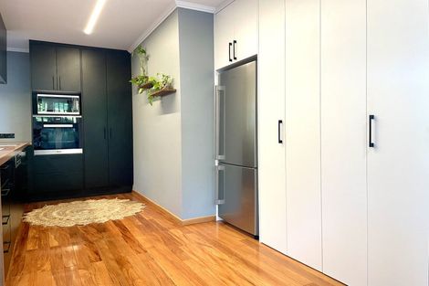 Photo of property in 15 Montreal Grove, Kingston, Wellington, 6021