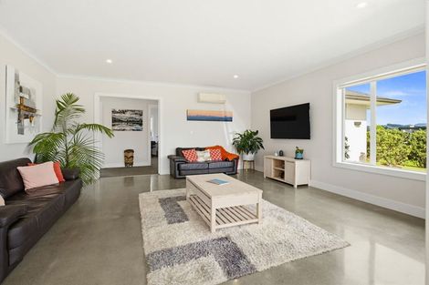 Photo of property in 14 Topping Place, Whitianga, 3510