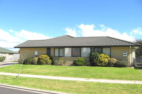 Photo of property in Waimanu Bay Village, 19/1 Piriti Drive, Te Atatu Peninsula, Auckland, 0610