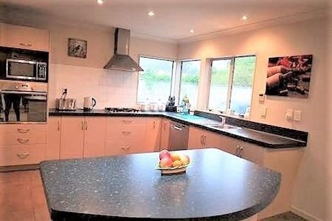Photo of property in 10 Consort Close, Paraparaumu Beach, Paraparaumu, 5032