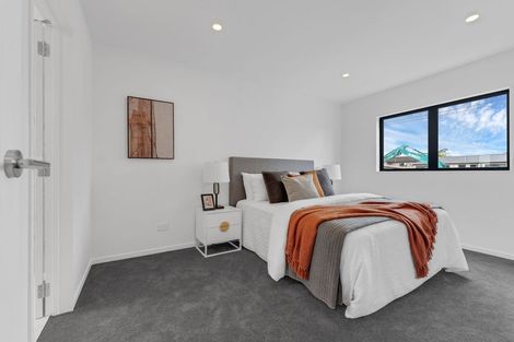 Photo of property in 26-28 Pomaria Road, Henderson, Auckland, 0610