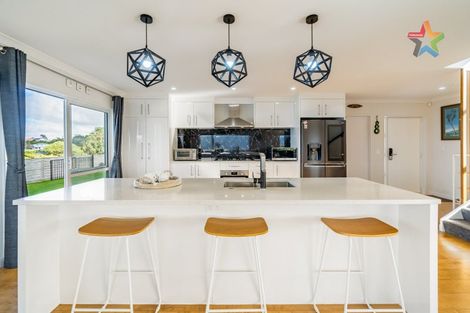 Photo of property in 2 Poto Road, Normandale, Lower Hutt, 5010