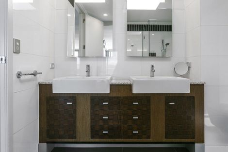 Photo of property in 225 Lake Terrace, Waipahihi, Taupo, 3330