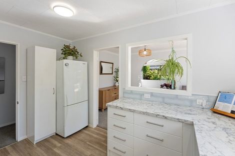 Photo of property in 56a Rewarewa Crescent, Waikanae, 5036