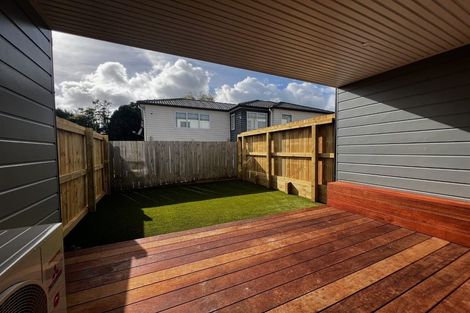 Photo of property in 21 Divich Avenue, Te Atatu South, Auckland, 0610
