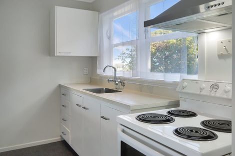 Photo of property in 34 Stewart Drive, Newlands, Wellington, 6037