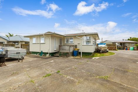 Photo of property in 39 Rewarewa Road, Te Atatu Peninsula, Auckland, 0610