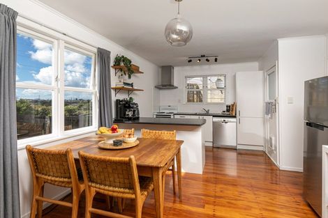 Photo of property in 2 Meadow Crescent, Te Atatu South, Auckland, 0602