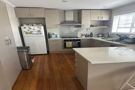 Photo of property in 5 Edgerton Road, Te Atatu Peninsula, Auckland, 0610