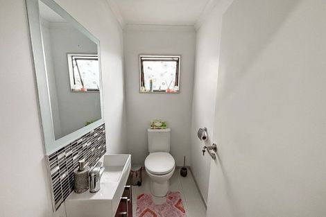 Photo of property in 1/56 Birkdale Road, Birkdale, Auckland, 0626