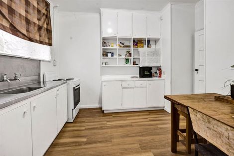 Photo of property in 210 South Road, Hawera, 4610