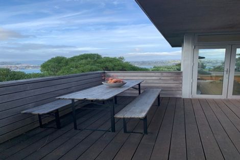 Photo of property in 15 Hungerford Road, Lyall Bay, Wellington, 6022