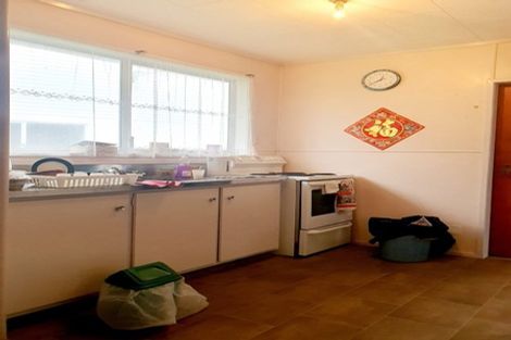 Photo of property in 10 Hewlett Road, Massey, Auckland, 0614