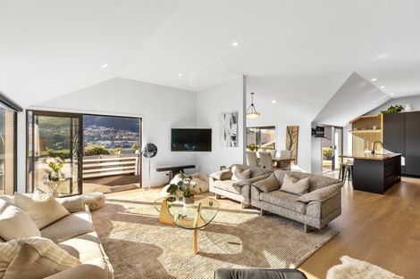 Photo of property in 8 Elizabeth Place, Kelvin Heights, Queenstown, 9300
