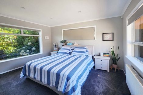Photo of property in 11 Onehuka Road, Tirohanga, Lower Hutt, 5010