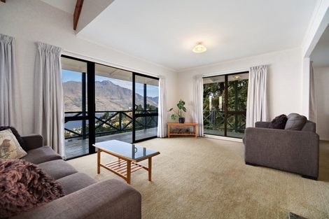 Photo of property in 1 Von Place, Fernhill, Queenstown, 9300