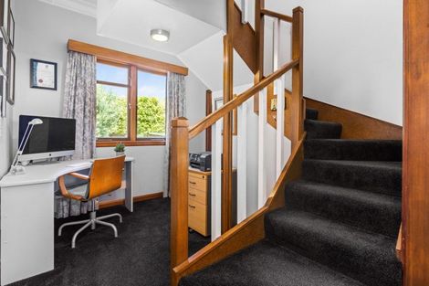 Photo of property in 32 Lucknow Road, Havelock North, 4130