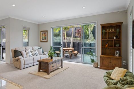 Photo of property in 23 Ina Ville Drive, Pukekohe, 2120