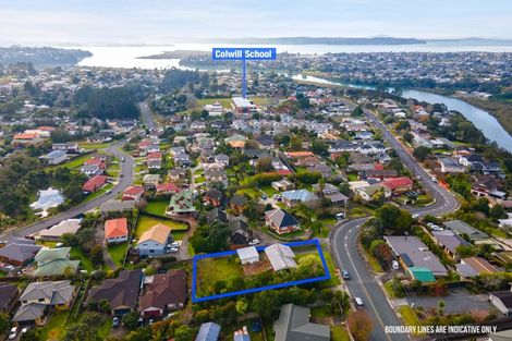 Photo of property in 92 Colwill Road, Massey, Auckland, 0614