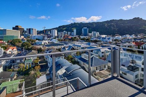 Photo of property in Endeavour Apartments, 125u3 Thorndon Quay, Pipitea, Wellington, 6011
