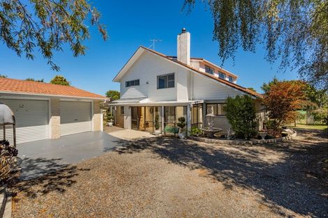 Photo of property in 10 Rewarewa Crescent, Waikanae, 5036