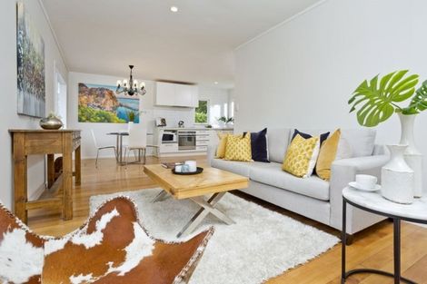 Photo of property in 1/97 Eskdale Road, Birkdale, Auckland, 0626