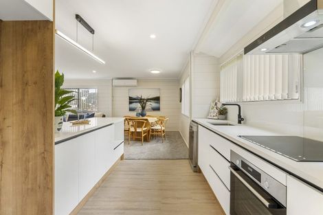 Photo of property in 10 Eagleson Street, Northcross, Auckland, 0632