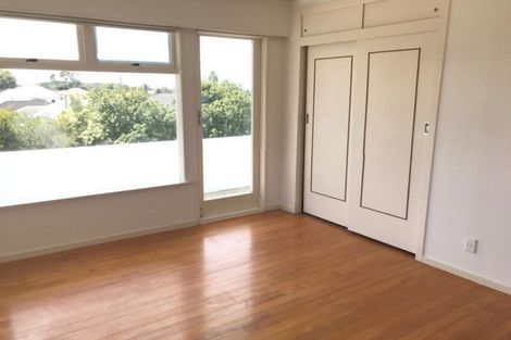 Photo of property in 1 Lenihan Street, Northcote, Auckland, 0627
