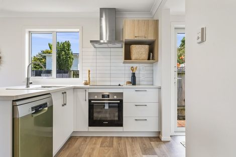 Photo of property in 12e Woodhouse Place, West Harbour, Auckland, 0618