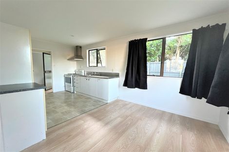 Photo of property in 21 Rehia Road, Massey, Auckland, 0614