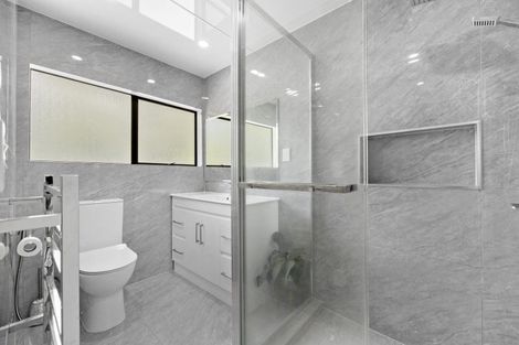 Photo of property in 43 Ohiwa Road, Papakura, 2582