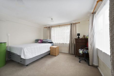 Photo of property in 8 Fowey Avenue, Te Atatu South, Auckland, 0610