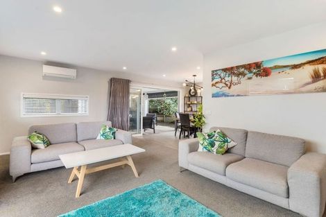 Photo of property in 23 Helleur Road, Massey, Auckland, 0614