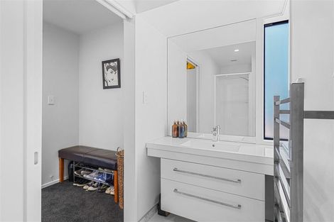 Photo of property in 2/11 Belleview Terrace, Mount Pleasant, Christchurch, 8081
