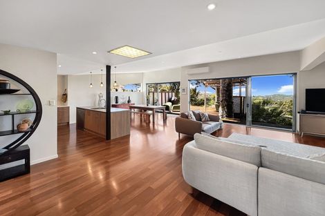 Photo of property in 56 Hollywood Avenue, Titirangi, Auckland, 0604