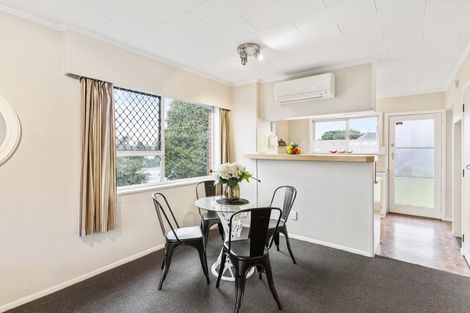 Photo of property in 5a Mckenzie Road, Mangere Bridge, Auckland, 2022