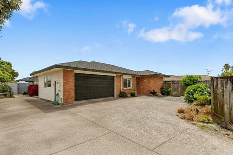 Photo of property in 16 Kentia Avenue, Mount Maunganui, 3116