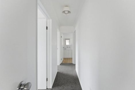 Photo of property in 209 Seaview Road, Marfell, New Plymouth, 4310